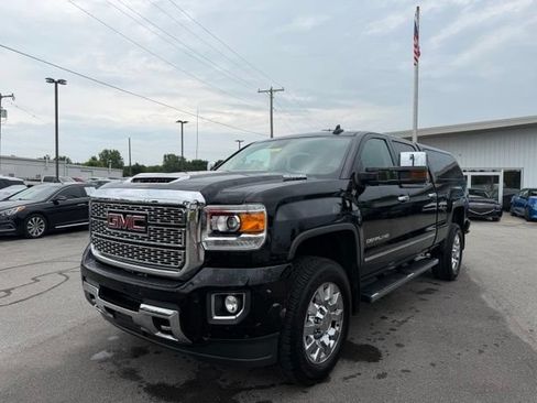 Used 2018 GMC Sierra 2500 Denali w/ Duramax Plus Package AWD/4WD image 2