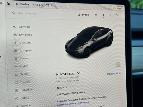 Used 2023 Tesla Model Y Long Range AWD/4WD image 29