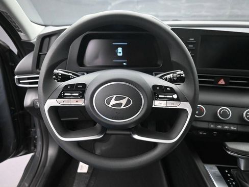New 2026 Hyundai Elantra SE FWD image 19