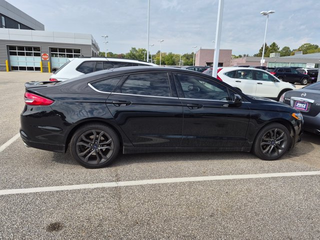 Used 2018 Ford Fusion SE w/ Equipment Group 201A FWD image 5