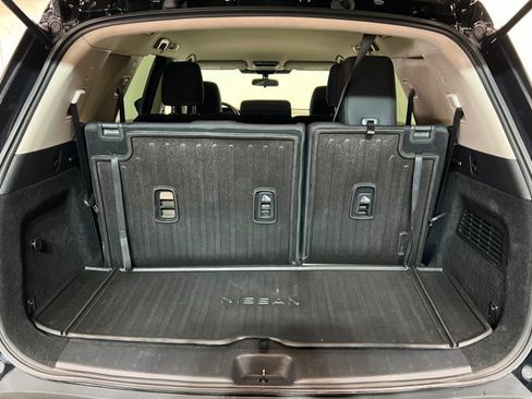 Used 2022 Nissan Pathfinder SV w/ SV Black Package image 23