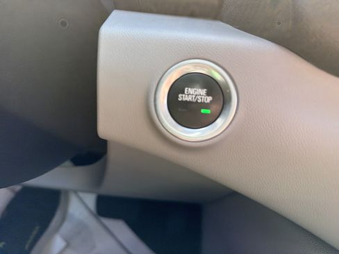Used 2023 GMC Terrain SLT AWD/4WD image 28