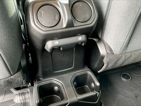 Used 2025 Jeep Wrangler Unlimited Sport AWD/4WD image 10