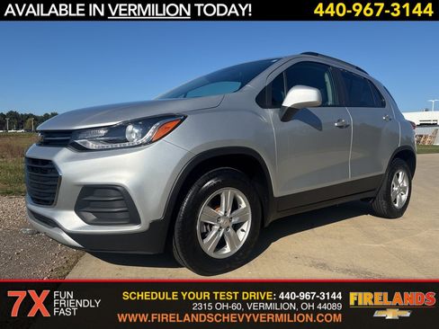 Certified 2022 Chevrolet Trax LT w/ LT Convenience Package image 1