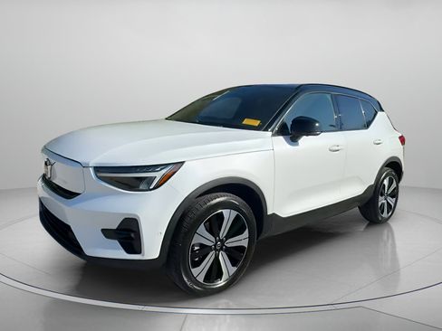 Used 2023 Volvo XC40 Recharge Plus image 12