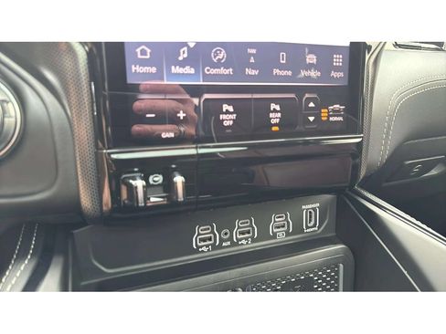 Used 2025 RAM 1500 Limited AWD/4WD image 29