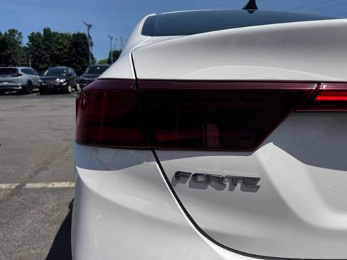 Used 2020 Kia Forte LXS FWD image 9