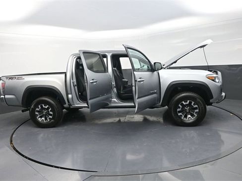 Used 2022 Toyota Tacoma TRD Off-Road image 42