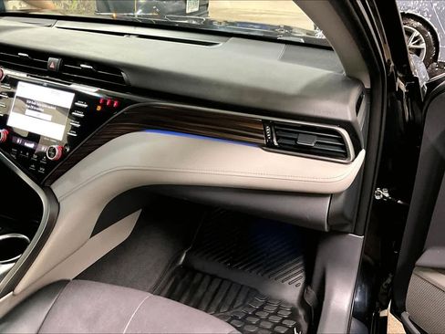 Certified 2020 Toyota Camry XLE w/ Driver Assist Package image 18