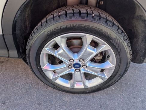 Used 2019 Ford Escape SEL image 9