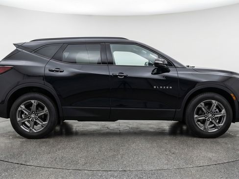 Used 2025 Chevrolet Blazer LT image 11