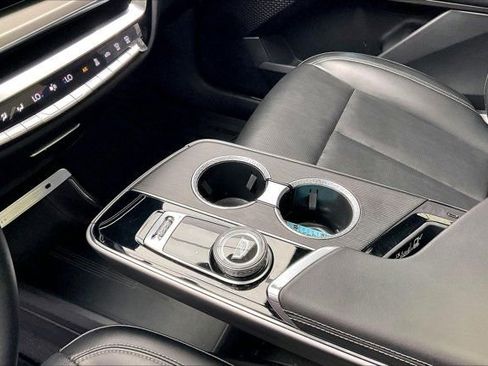 Used 2024 Cadillac Lyriq Luxury image 16