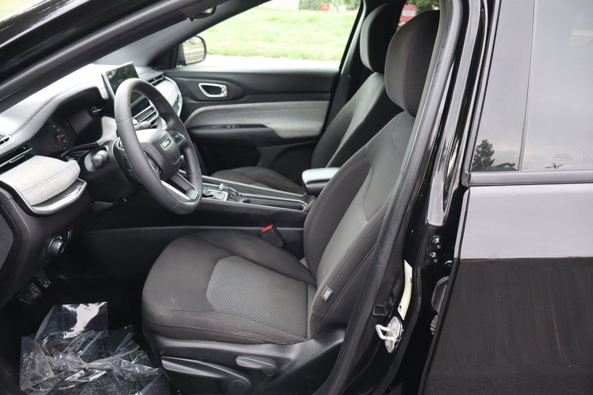 Used 2024 Jeep Compass Sport AWD/4WD image 19