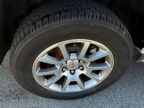 Used 2020 GMC Yukon XL Denali image 36