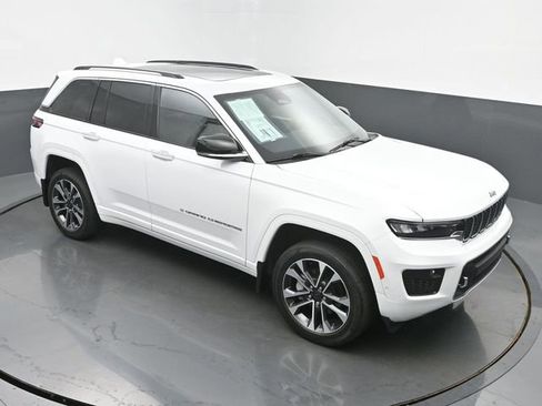 Used 2023 Jeep Grand Cherokee Overland AWD/4WD image 44