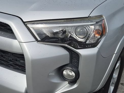 Used 2017 Toyota 4Runner SR5 RWD image 9