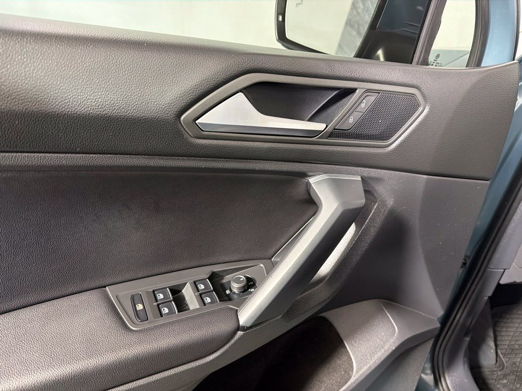 Used 2019 Volkswagen Tiguan SE w/ Panoramic Sunroof Package AWD/4WD image 9