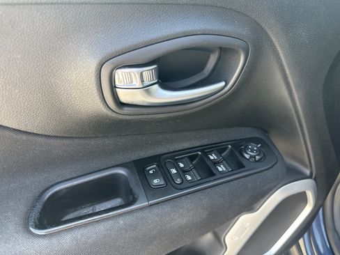 Used 2021 Jeep Renegade Sport w/ Sport Appearance Group AWD/4WD image 12