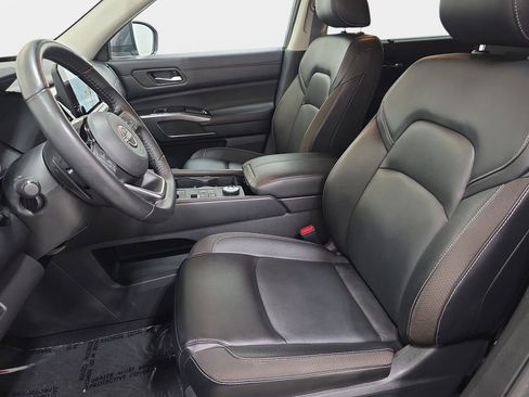 Used 2023 Nissan Pathfinder SL w/ Black Appearance Package AWD/4WD image 13