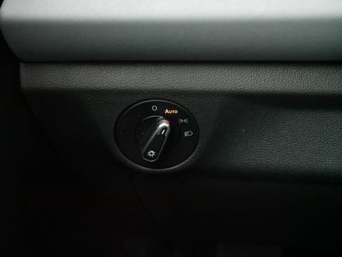 Certified 2025 Volkswagen Jetta SE image 26