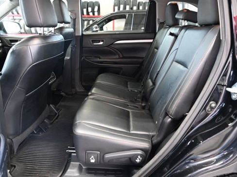 Used 2016 Toyota Highlander XLE w/ Four Season Floor Mat Package image 13
