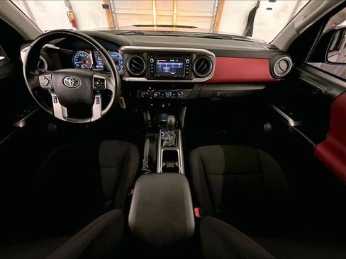 Used 2019 Toyota Tacoma SR5 AWD/4WD image 15