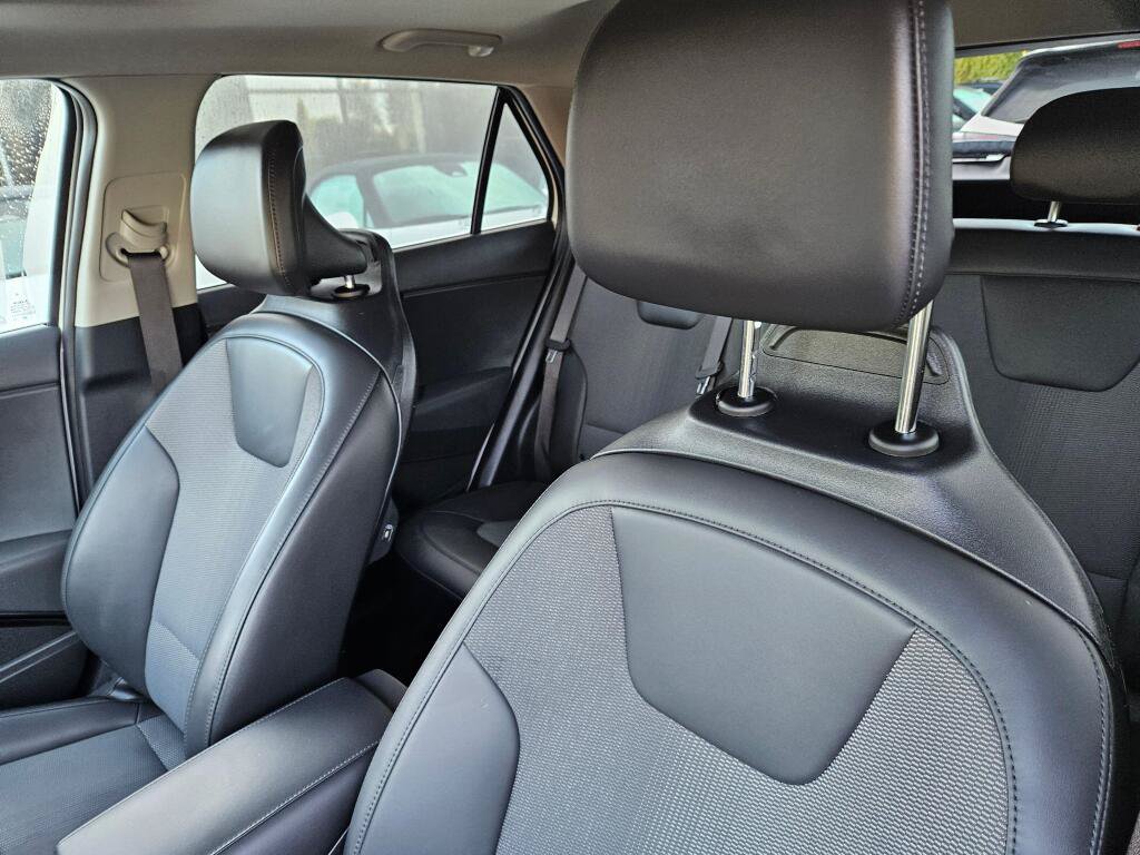 Used 2025 Kia Niro EX Touring FWD image 16