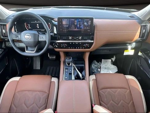 New 2026 Nissan Pathfinder Platinum image 5