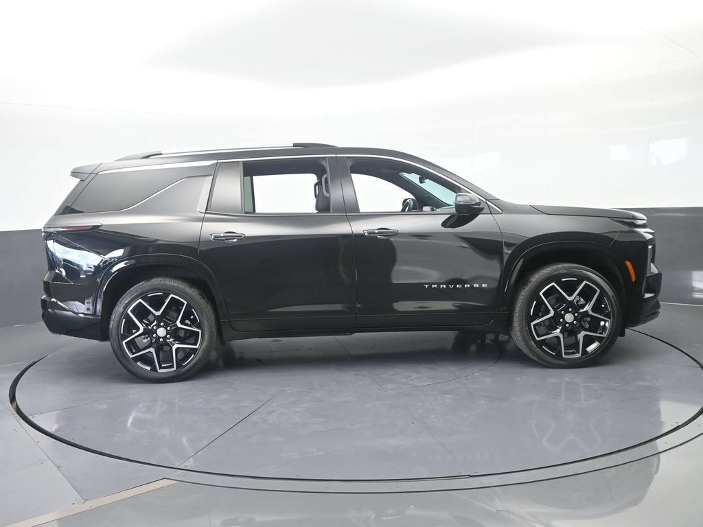 Used 2025 Chevrolet Traverse High Country FWD image 7
