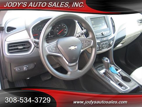 Used 2018 Chevrolet Equinox LS image 2