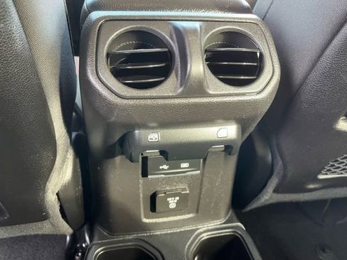 Used 2019 Jeep Wrangler Unlimited Rubicon image 27