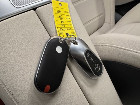 Used 2026 Mercedes-Benz GLC 300 4MATIC image 28