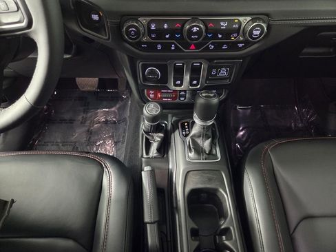Certified 2025 Jeep Wrangler Rubicon w/ Safety Group AWD/4WD image 15