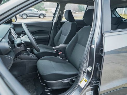 Used 2024 Nissan Kicks S image 7