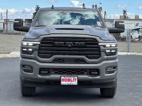 New 2026 RAM 2500 Laramie AWD/4WD image 8