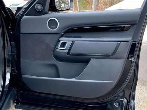 Used 2024 Land Rover Discovery S image 21