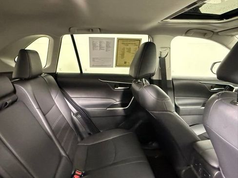 Used 2025 Toyota RAV4 XLE Premium image 41
