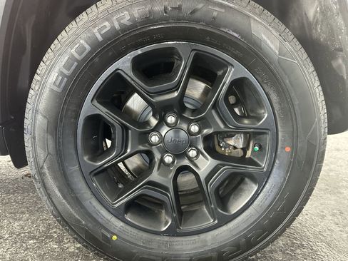 Used 2020 Jeep Cherokee Trailhawk w/ Cold Weather Group AWD/4WD image 14