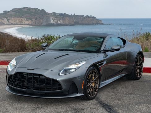 Used 2025 Aston Martin DB12 Coupe image 2