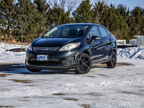 Used 2013 Ford Fiesta SE w/ Moon & Mood Pkg image 39