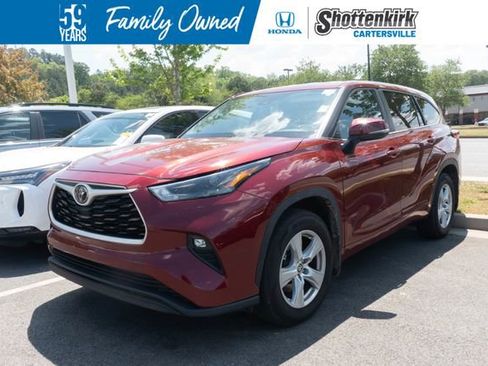 Used 2023 Toyota Highlander LE FWD image 1