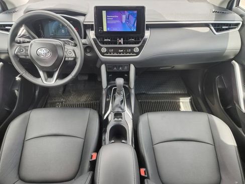 Certified 2025 Toyota Corolla Cross XLE FWD image 23