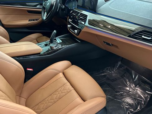 Used 2023 BMW 530e w/ Convenience Package RWD image 27