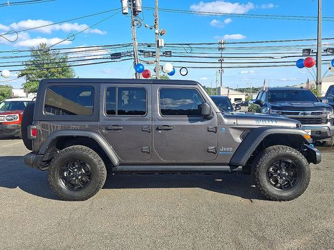 Used 2024 Jeep Wrangler Unlimited AWD/4WD image 32