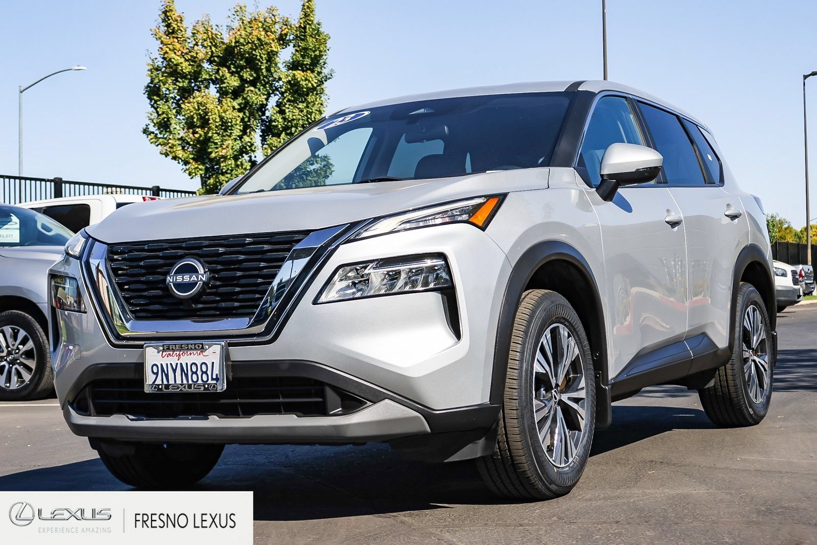 Used 2023 Nissan Rogue SV AWD/4WD image 3