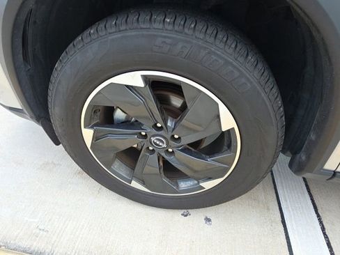 Used 2024 Nissan Rogue SV FWD image 10