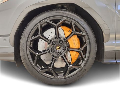 Used 2023 Lamborghini Urus Performante AWD/4WD image 13