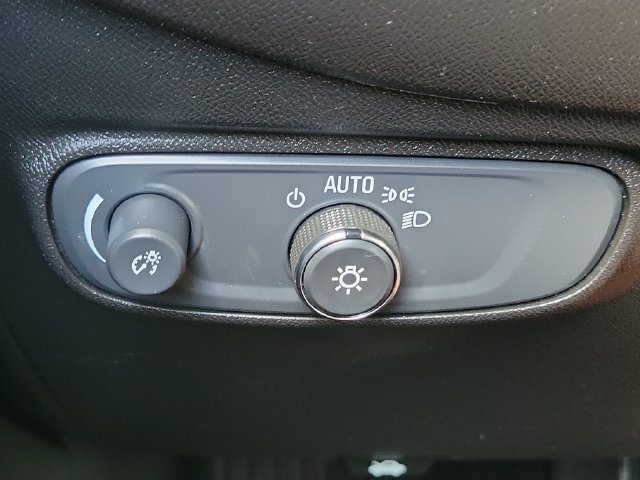 Used 2020 Chevrolet Equinox LS w/ LS Convenience Package FWD image 19