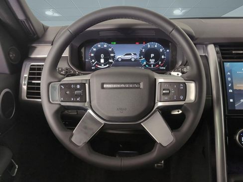 Certified 2025 Land Rover Discovery Dynamic SE image 13