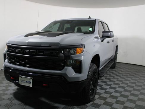 Used 2025 Chevrolet Silverado 1500 Custom Trail Boss w/ LPO, Dark Essentials Package image 4